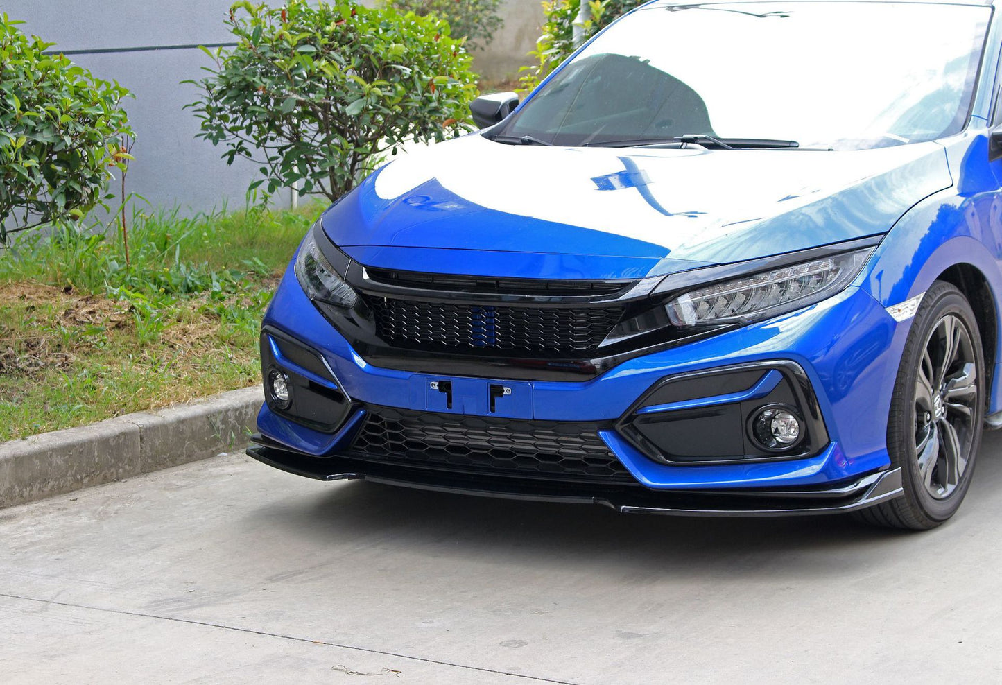 Honda Civic 10th Gen 2016-2018 Small Honeycomb Style Front Grille with Eyebrow – Gloss Black